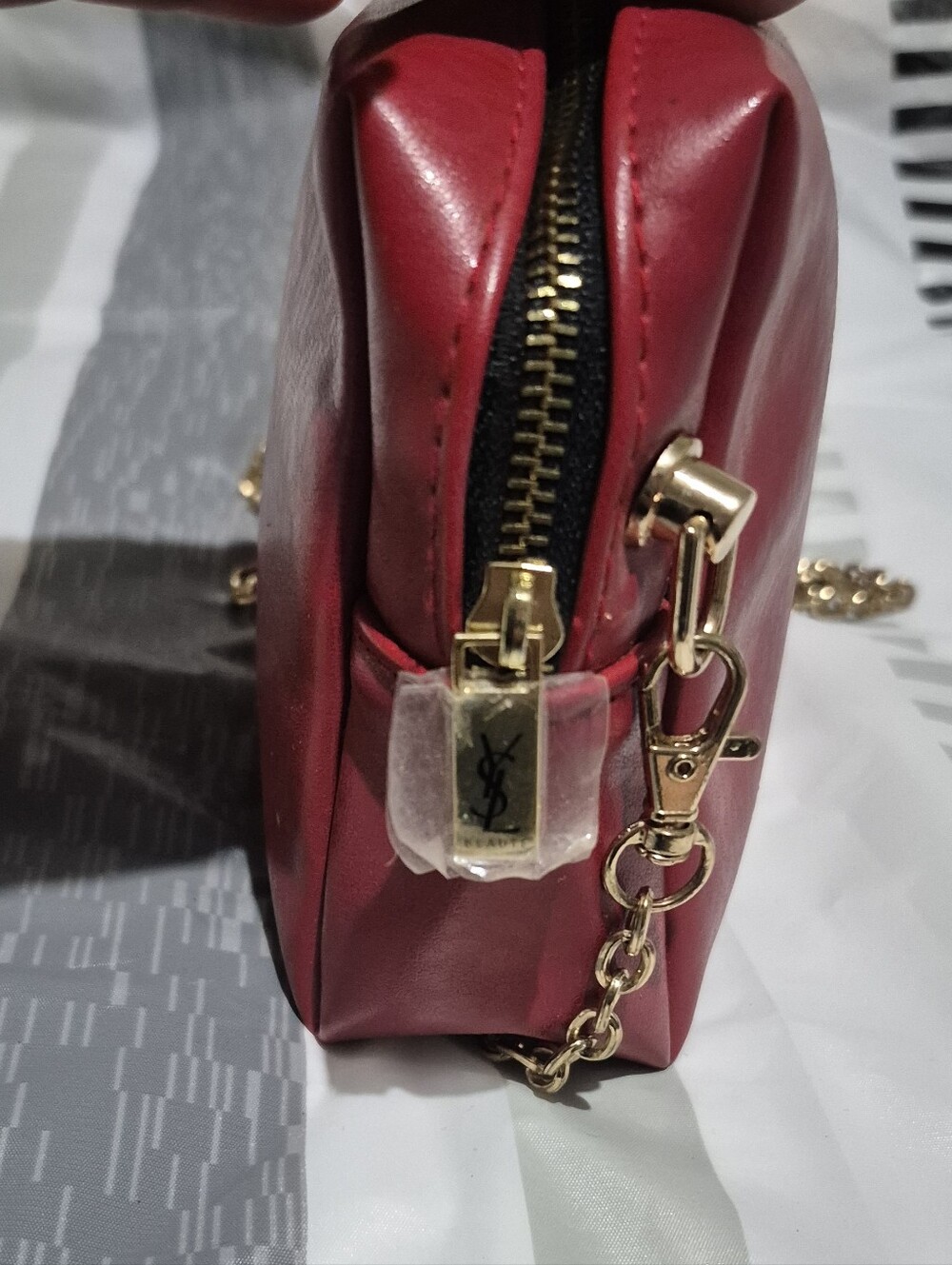 Yves Saint Laurent  Chain Crossbody Beauty Bag - Picture 5 of 9